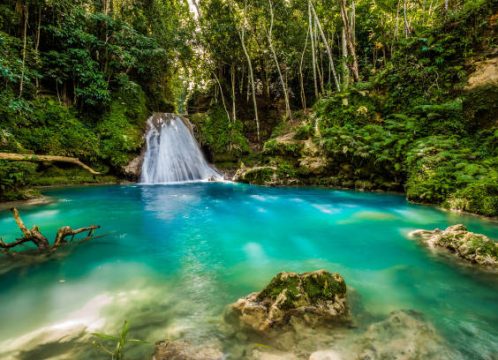 Blue hole in the middle of Jamaica